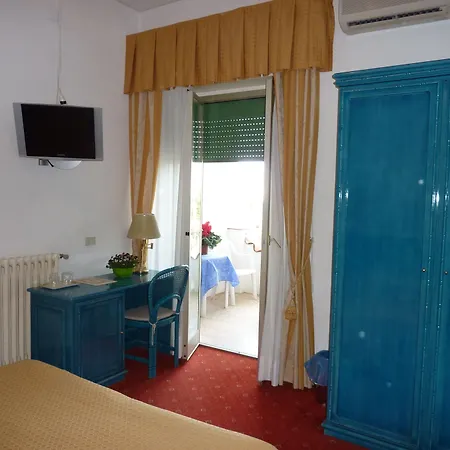 Hotel Ariston Montecarlo 3*