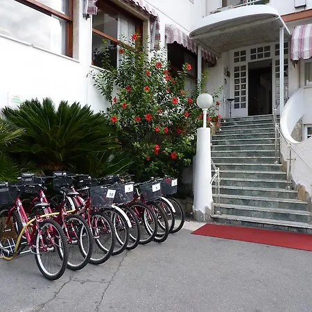 Ariston Montecarlo Hotell 3*