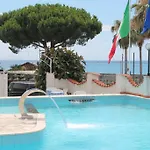 Otel Ariston Montecarlo 3*