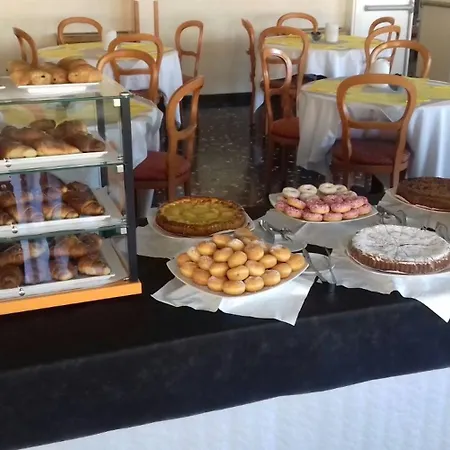 Hotell Ariston Montecarlo 3*