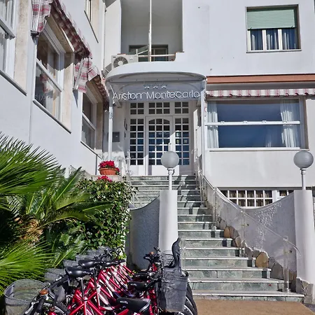 Hotel Ariston Montecarlo 3*