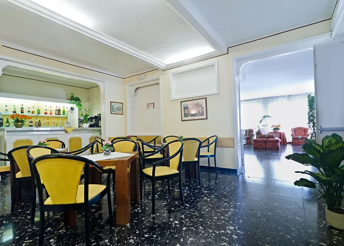 Hotel Ariston Montecarlo 3*